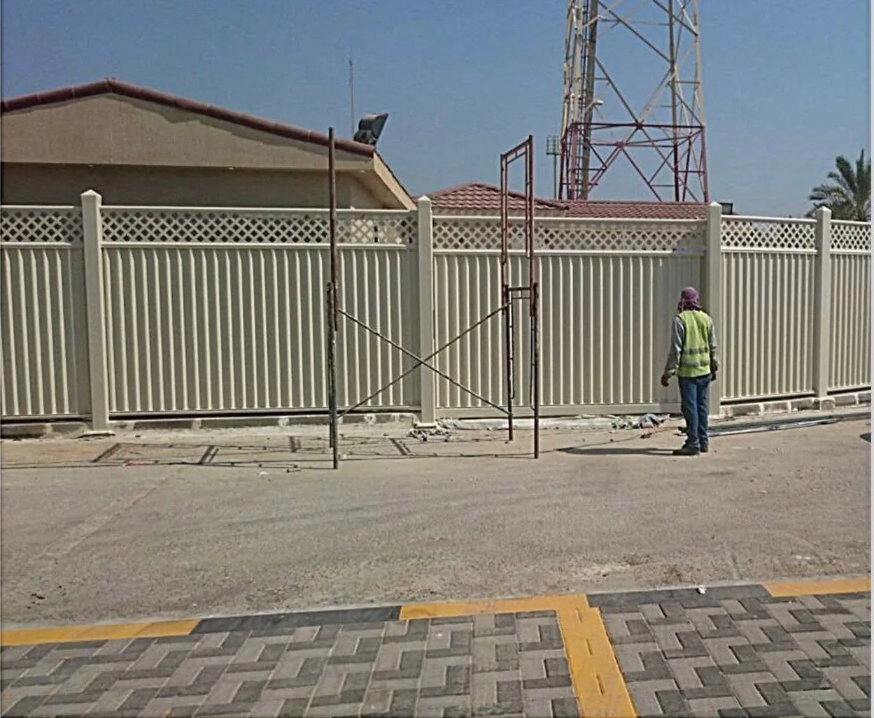 مظلات ومواقف وأعمال سفلتة لجهة حكومية